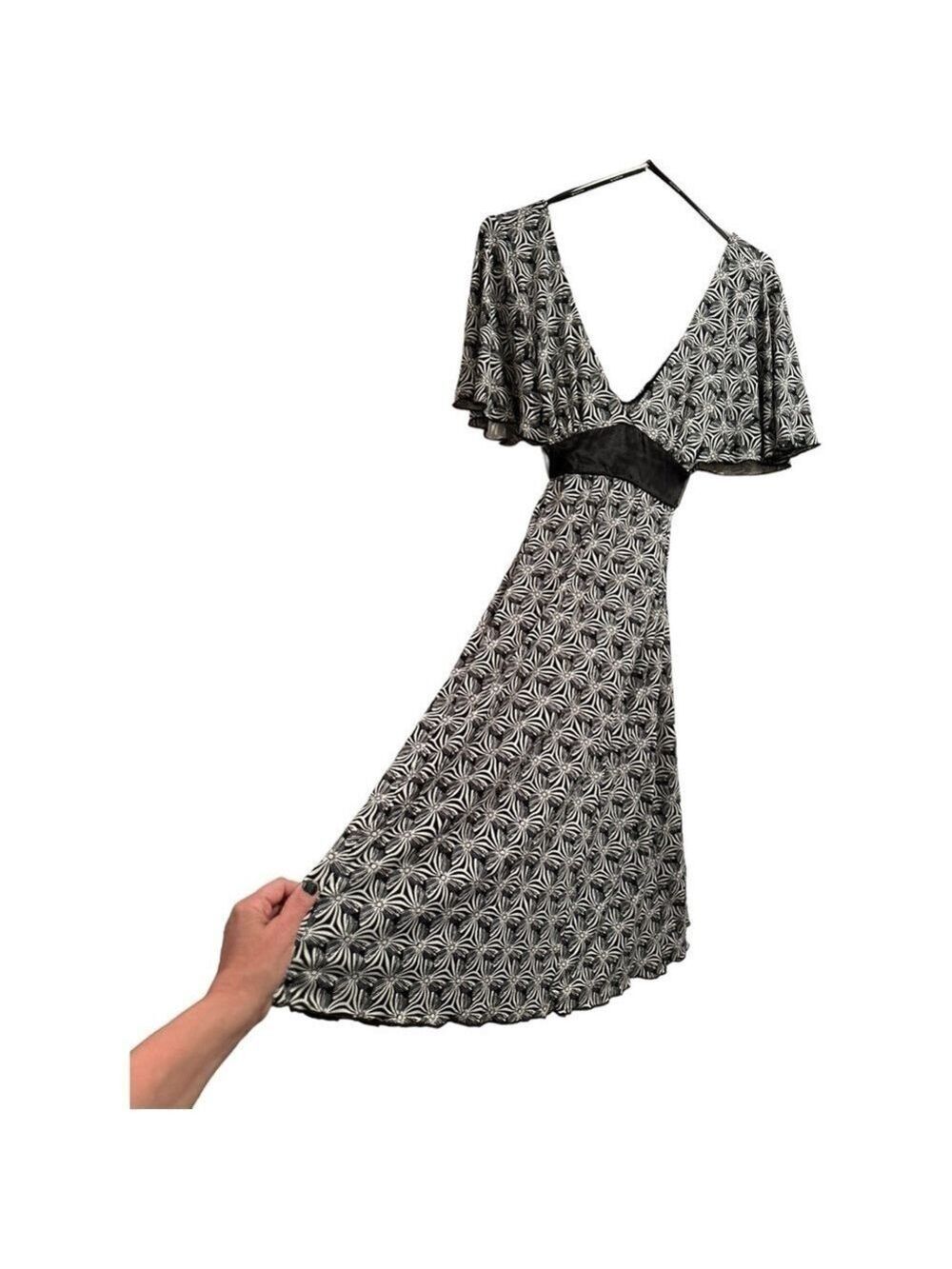 My Michelle Dress, Womens XL, Black & White Floral V-Neck Knee Length, NWT NEW!